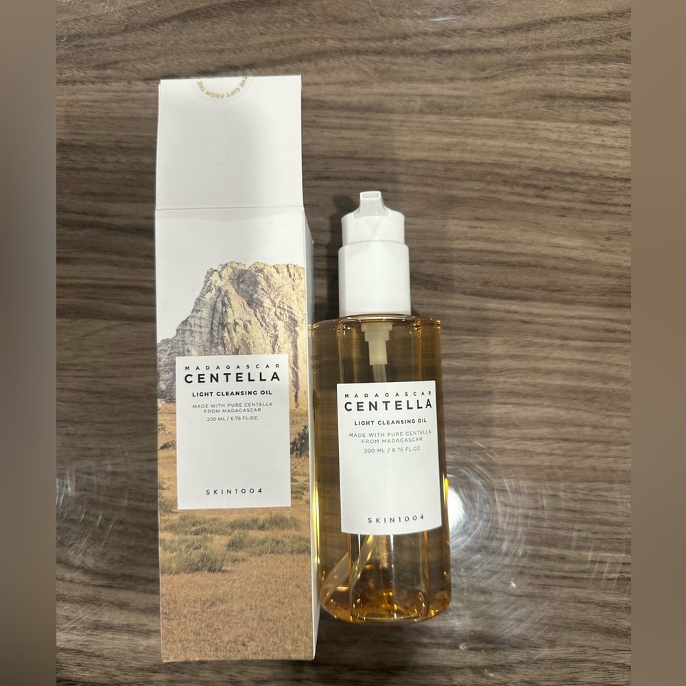 Skin1004 Madagascarcar Centella Light Cleansing Oil (Brand New)